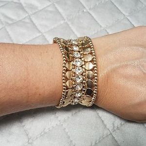 Gold tone bracelet NWOT